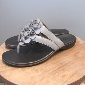 Clark’s bendables Sandles.